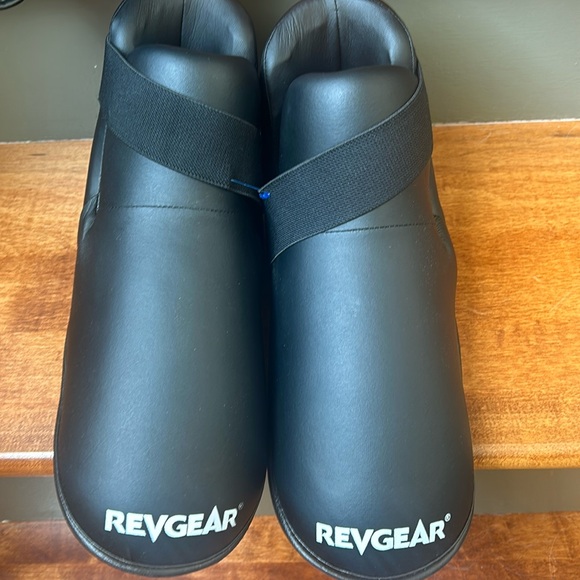 Revgear Set...16oz Boxing Gloves, Belt & Boots - Picture 2 of 8